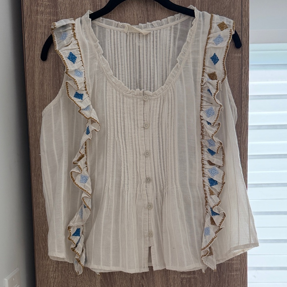 Elegant Cream Sleeveless Blouse with Embroidery